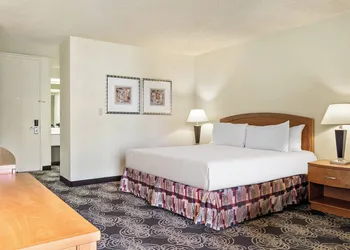 Golden Sails Hotel hotel thumbnail 7