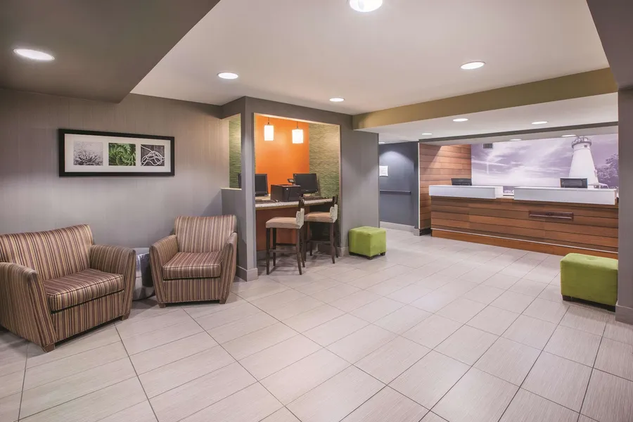La Quinta Inn & Suites by Wyndham Erie hotel detail image 2