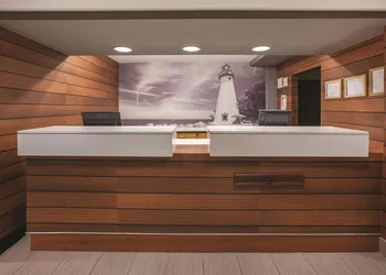 La Quinta Inn & Suites by Wyndham Erie hotel thumbnail 4