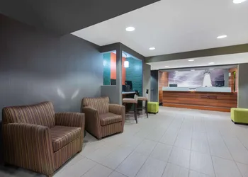 La Quinta Inn & Suites by Wyndham Erie hotel thumbnail 5