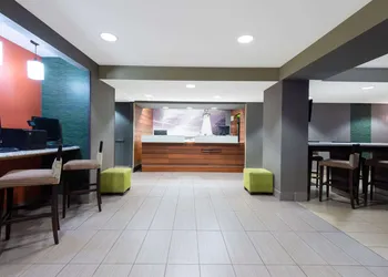 La Quinta Inn & Suites by Wyndham Erie hotel thumbnail 6