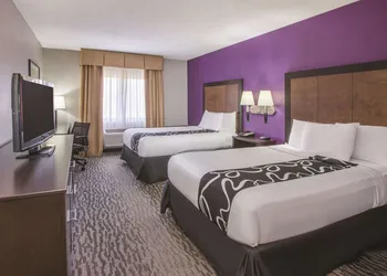 La Quinta Inn & Suites by Wyndham Erie hotel thumbnail 8