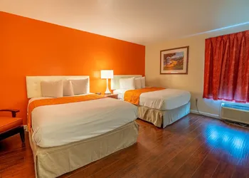 Howard Johnson by Wyndham Buena Park hotel thumbnail 4