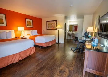 Howard Johnson by Wyndham Buena Park hotel thumbnail 5