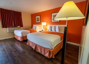 Howard Johnson by Wyndham Buena Park hotel thumbnail 7