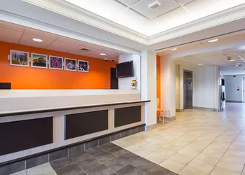 Motel 6 Whitby, ON - Toronto East hotel thumbnail 6