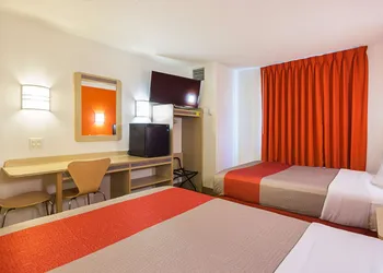 Motel 6 Whitby, ON - Toronto East hotel thumbnail 8