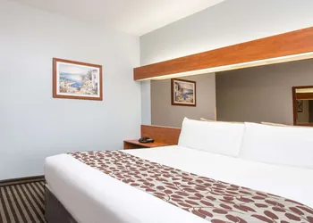 Microtel Inn & Suites by Wyndham Garland/Dallas hotel thumbnail 4
