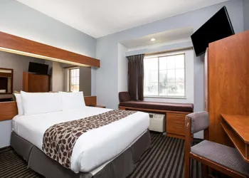 Microtel Inn & Suites by Wyndham Garland/Dallas hotel thumbnail 5
