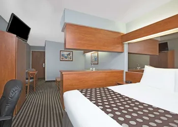 Microtel Inn & Suites by Wyndham Garland/Dallas hotel thumbnail 6