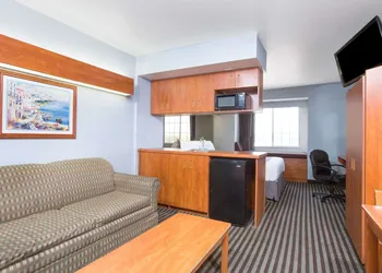 Microtel Inn & Suites by Wyndham Garland/Dallas hotel thumbnail 7
