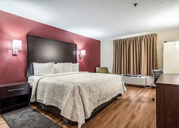 Red Roof Inn PLUS+ & Suites Atlanta Airport South hotel thumbnail 5