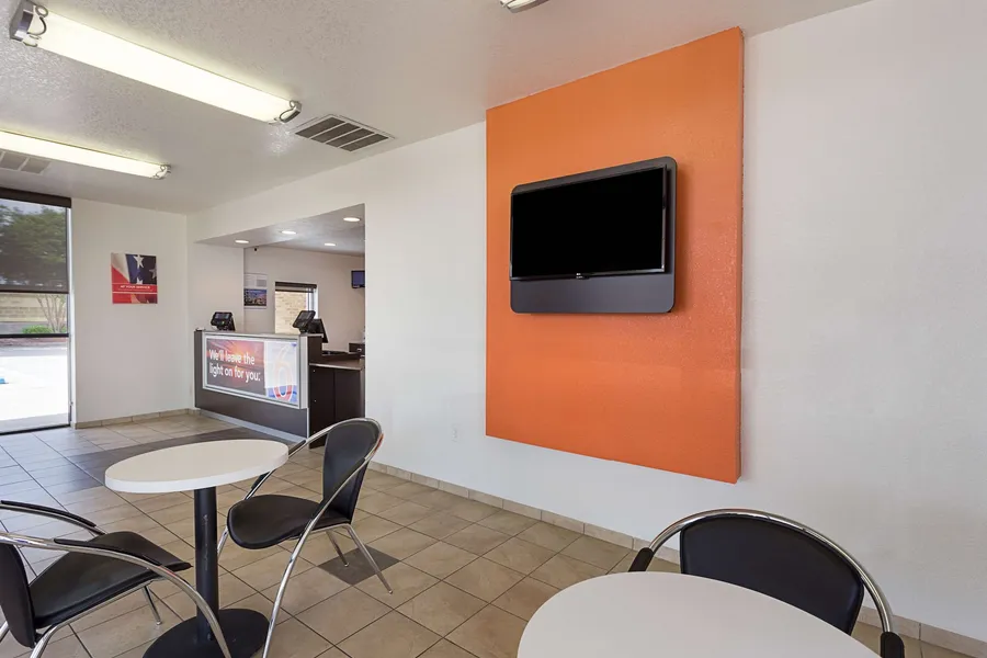 Motel 6 Baton Rouge, LA - Southeast hotel detail image 2