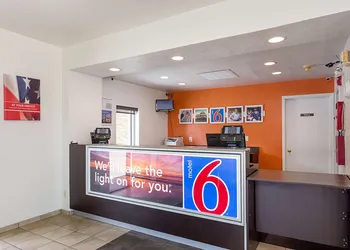 Motel 6 Baton Rouge, LA - Southeast hotel thumbnail 3