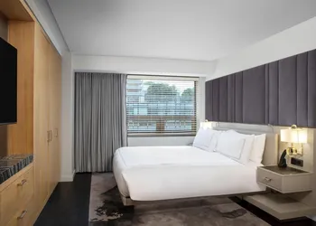 Conrad New York Downtown hotel thumbnail 8