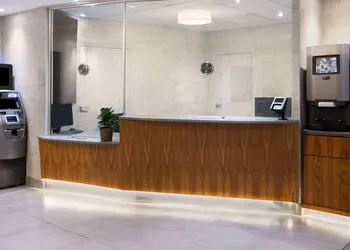 Ramada by Wyndham Bronx hotel thumbnail 3