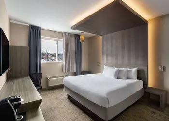 Ramada by Wyndham Bronx hotel thumbnail 7