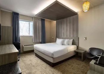 Ramada by Wyndham Bronx hotel thumbnail 8