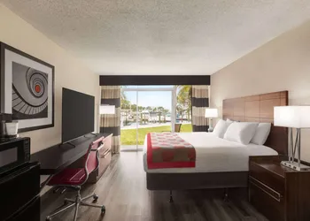 Ramada by Wyndham Sarasota Waterfront hotel thumbnail 7