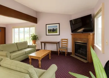 Royal Inn & Suites hotel thumbnail 4