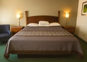 Royal Inn & Suites hotel thumbnail 8