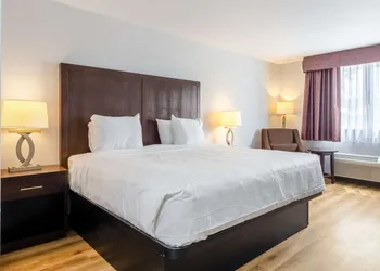 Red Lion Inn & Suites Des Moines hotel thumbnail 6