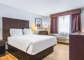 Red Lion Inn & Suites Des Moines hotel thumbnail 7