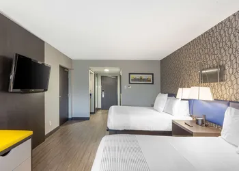 GLō Best Western Mississauga Corporate Centre hotel thumbnail 6