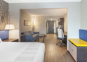 GLō Best Western Toronto Mississauga Corporate Centre hotel thumbnail 7