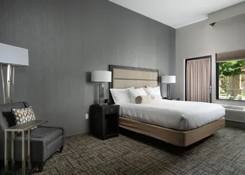 Shangri-La Resort hotel thumbnail 7