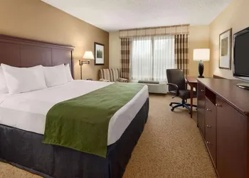 Country Inn & Suites by Radisson, Stevens Point, WI hotel thumbnail 6