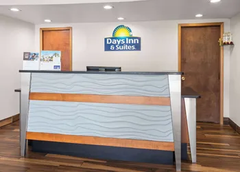 Days Inn by Wyndham Wauseon hotel thumbnail 2