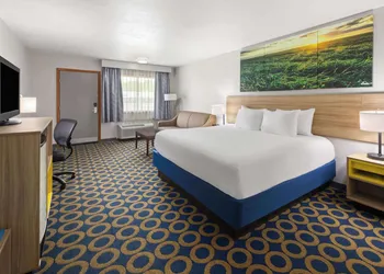 Days Inn by Wyndham Wauseon hotel thumbnail 7