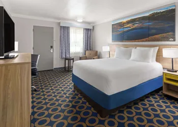 Days Inn by Wyndham Wauseon hotel thumbnail 8
