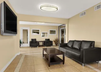 Super 8 by Wyndham Fort Worth TX hotel thumbnail 3