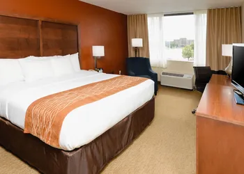 Comfort Inn & Suites Event Center hotel thumbnail 8