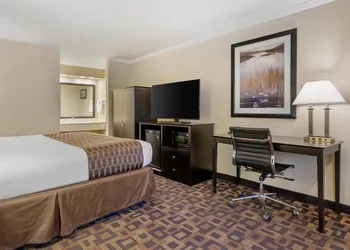 Best Western Plus Inn of Hayward hotel thumbnail 6