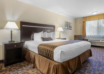 Best Western Plus Inn of Hayward hotel thumbnail 8