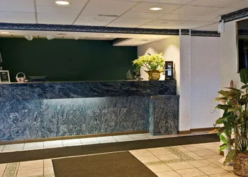 Americas Best Value Inn & Suites Waukegan Gurnee hotel thumbnail 2