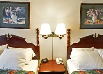 Americas Best Value Inn & Suites Waukegan Gurnee hotel thumbnail 3