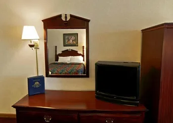 Americas Best Value Inn & Suites Waukegan Gurnee hotel thumbnail 4