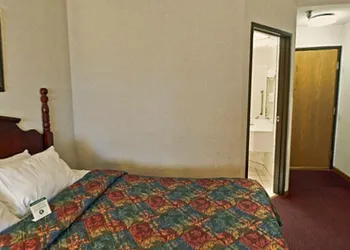 Americas Best Value Inn & Suites Waukegan Gurnee hotel thumbnail 6