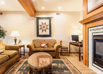Lancaster Inn and Suites hotel thumbnail 3