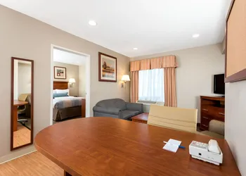 Candlewood Suites LAX Hawthorne by IHG hotel thumbnail 2