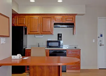 Candlewood Suites LAX Hawthorne by IHG hotel thumbnail 7