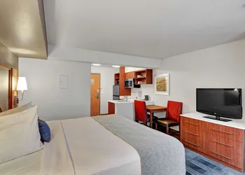 Executive Residency by Best Western Navigator Inn & Suites hotel thumbnail 5