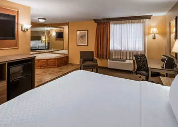 Best Western Plus North Canton Inn & Suites hotel thumbnail 7