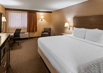 Best Western Plus North Canton Inn & Suites hotel thumbnail 8
