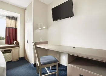 Microtel Inn by Wyndham Louisville East hotel thumbnail 4