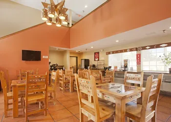 Econo Lodge Inn & Suites Santa Fe South hotel thumbnail 2